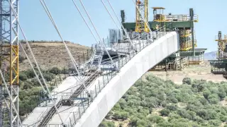 Puente arco sobre el río Tajo en el embalse de Alcántara. Proyecto de CFCSL