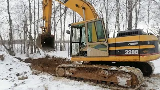 Cat 320b в поисках пилотного давления.