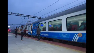 Dadar to Pune: Journey in VISTADOME Coach:12125 Pragati Express