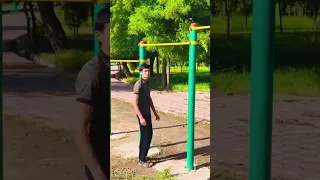 🇹🇯💪ТАДЖИК СМОГ ПОДНЯТЬСЯ НА ТУРНИК С ОДНИМ ПАЛЬЦЕМ