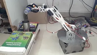 Table-top SEMI-FLEXIBLE COMPLIANT ROBOT