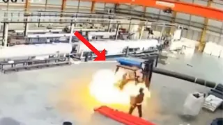 😲 FORKLIFT CATCHES FIRE WHILE OPERATING IN A FACTORY - FIRE ACCIDENT CAUGHT ON CAMERA