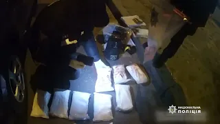 Перевозили 15-кілограмову партію амфетаміну – у Києві поліцейські затримали двох наркодилерів