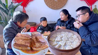 Home-style pork belly steamed buns,bite into it and your mouth will be full of meaty flavor