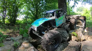 Axial Capra Unlimited Trail Buggy 1.9 - backyard trail run - 4K