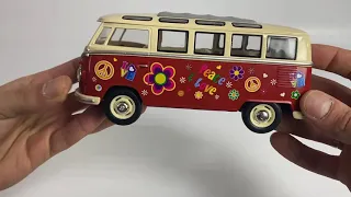 Металлическая машинка Kinsmart 1:24 «1962 Volkswagen Classical Bus (С принтом)» KT7005DF / Красный