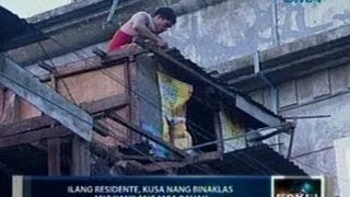 Ilang residente, kusa nang binaklas ang kanilang mga bahay sa Guatemala compound sa Makati