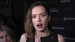 Star Wars: The Last Jedi: Daisy Ridley Mexico Red Carpet Interview | ScreenSlam