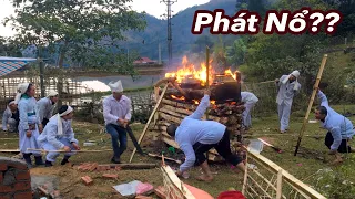 Không dám xem đoạn kết - Phong tục lạ của người Thái Đen thực hiện ngay ven đường lớn