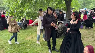 Viktorianisches Picknick am Freitag beim Wave-Gotik-Treffen in Leipzig 2024