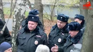 Задержание Сергея Митрохина за распитие кофе во дворе Ивана Франко 20 в Москве