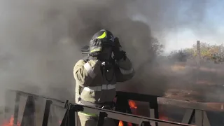 Профессиональная подготовка пожарных: Севастопольские огнеборцы прошли тренировку на огневой полосе