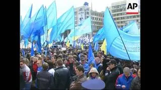 Pro-Yanukovych supporters continue their protest in main square