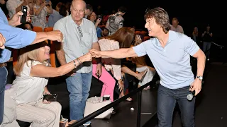 Tom Cruise surprises crowd at Atlanta movie theater