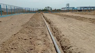 COLOCACIÓN DE TUBO EN DRENAJE DE ESTADIO DE FÚTBOL