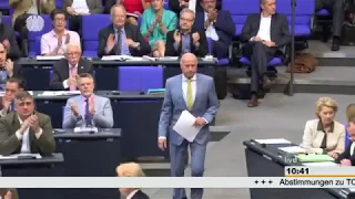 Rüdiger Lucassen, AFD,  im Bundestag. Merkel stört Rede und wird zurechtgewiesen. 28.6.2018.