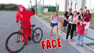 O FACE INVADIU A CASA NOVA DA FAMILIA PONTES  E FICOU ANDANDO de BICICLETA no CONDOMÍNIO !!