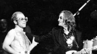 The Bitch is Back -Elton John- Live New york 1974 
