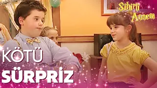 Tuğçe, Cem'e Öyle Bir Hediye Aldı Ki...  | Sihirli Annem 12. Bölüm