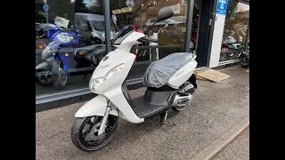 PEUGEOT KISBEE 50cc WHITE WALK ROUND INTRO VIDEO