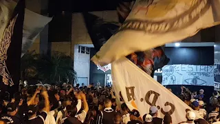 Protesto da torcida do Corinthians no Parque São Jorge