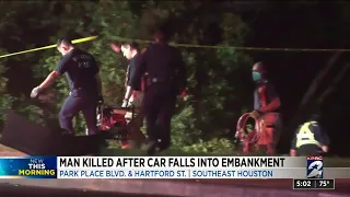 Man killed after car falls into embankment in southeast Houston, police say