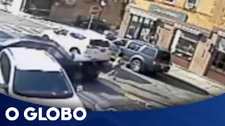 Após incrível atropelamento, mãe e bebê saem vivos dos destroços