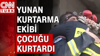 Yunan kurtarma Hatay'a gelip enkazdaki çocuğu böyle çıkardı!