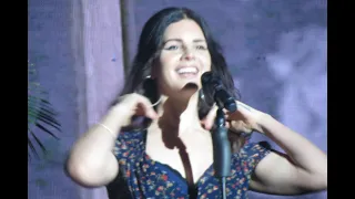 Lana Del Rey - Off To The Races (Lollapalooza Chile 2018)