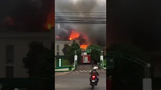 Bombeiros chegam para controlar incêndio no 19º BIMtz