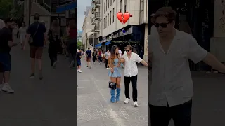 Respect of love ￼ 🥹💔 #girls #prank #parisians #love #paris #couple