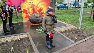 Торжественная линейка, в честь  открытия памятного камня Герою Советского Союза Л. М.  Доватору.