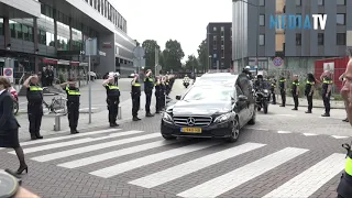 Enorme erehaag tijdens afscheid omgekomen motoragent Arno