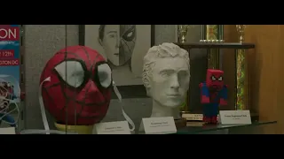 spiderman no way home peter'ın kimliği ortaya çıktıktan sonra ilk defa okula gidiyor