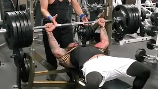 bench press 500 lbs...  1st time using a slingshot!