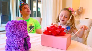 Nastya crea un regalo para papá y otras historias nuevas para niños en español
