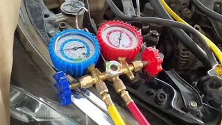 Putting AC gas in a Toyota Corolla car/ How to Fill Car AC Gas