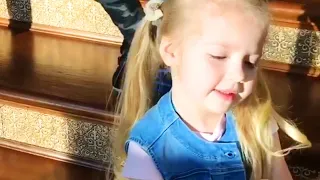 Лиза Галкина Алле Пугачёвой: «Мама, давай я тебе сделаю пр-р-ричёску! 😀»
