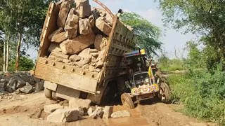 This Truck Driver is Genius, Best Truck Driving Skills ' Amazing Dangerous Truck Driving Skills
