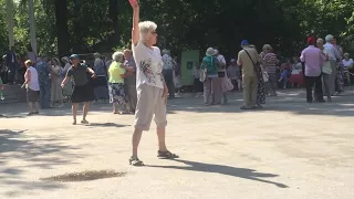 Бабули отжигают в Сокольниках. 😀😀