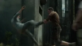 Gally Stops Thomas from leaving The Maze [Maze Runner]