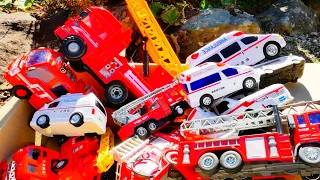 救急車＆消防車ーのミニカーを箱にまとめてみた！ 急な坂道を走行テスト！！Fire Engine and Ambulance Model Collection Drive A Steep Hill !!