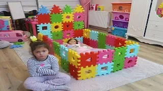 Masal Kendine Renkli Puzzledan Prenses Yatağı Yaptı! Kids made a toy colors puzzle princess bed