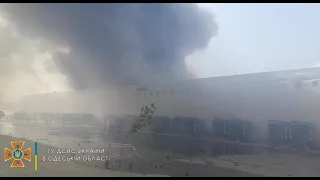 В Нерубайском горят склады сети супермаркетов