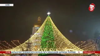 Із затримкою в півгодини і пожежею: як запалювали головну ялинку країни на Софійській площі