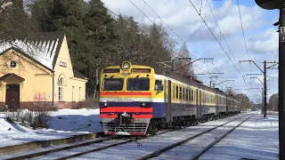 Электропоезд ЭР2-1307/1300 на о.п. Саулкалне / ER2-1307/1300 EMU at Saulkalne stop