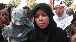 Shiite community protests against Quetta deaths, burn cars in Karachi