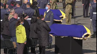 На площі Свободи відбулася церемонія прощання із загиблими у авіакатастрофі біля Чугуєва