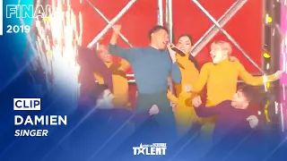 DAMIEN sings Elton John's "I'm Still Standing" on France's got talent !