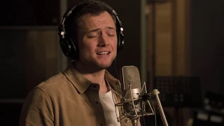 Rocketman (Taron Egerton, mint Elton John) (2019) - "Taron Egerton as Elton John" featurette #05